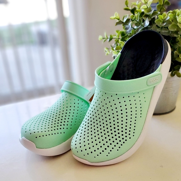 Crocs LiteRide Clog - Picture 3 of 8